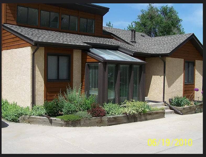Shared home full basement backyard