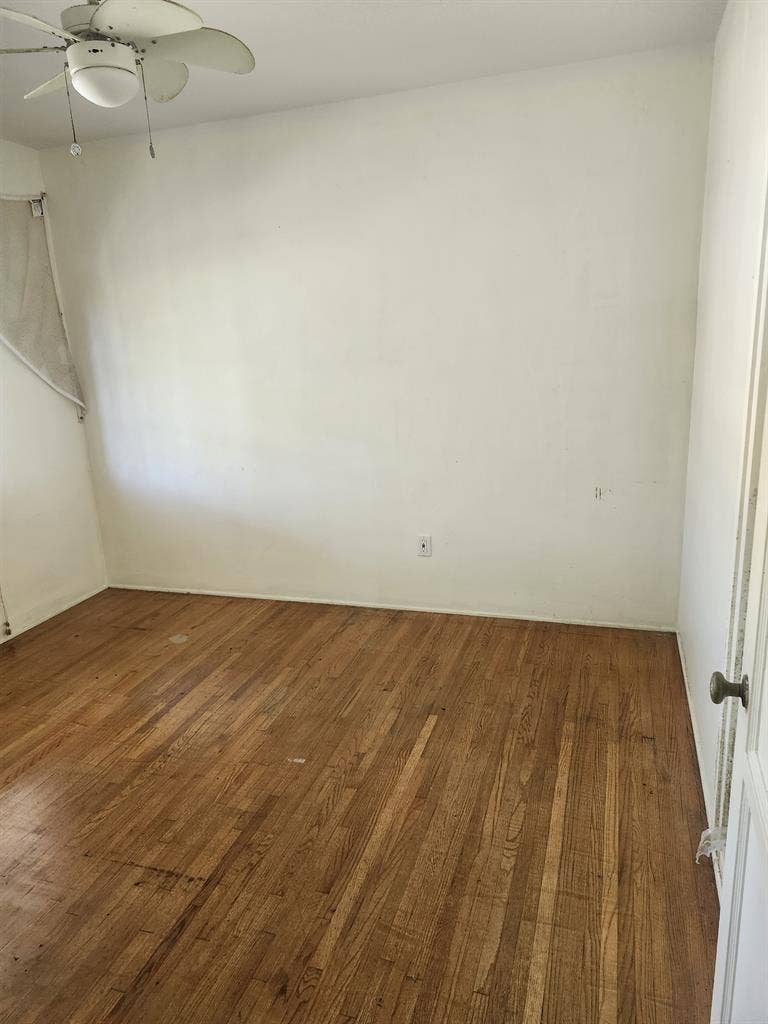 Looking for roommate