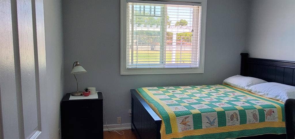 Room for Rent - Quiet and Clean