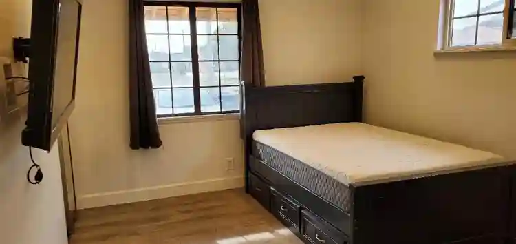 Room for Rent - Quiet and Clean