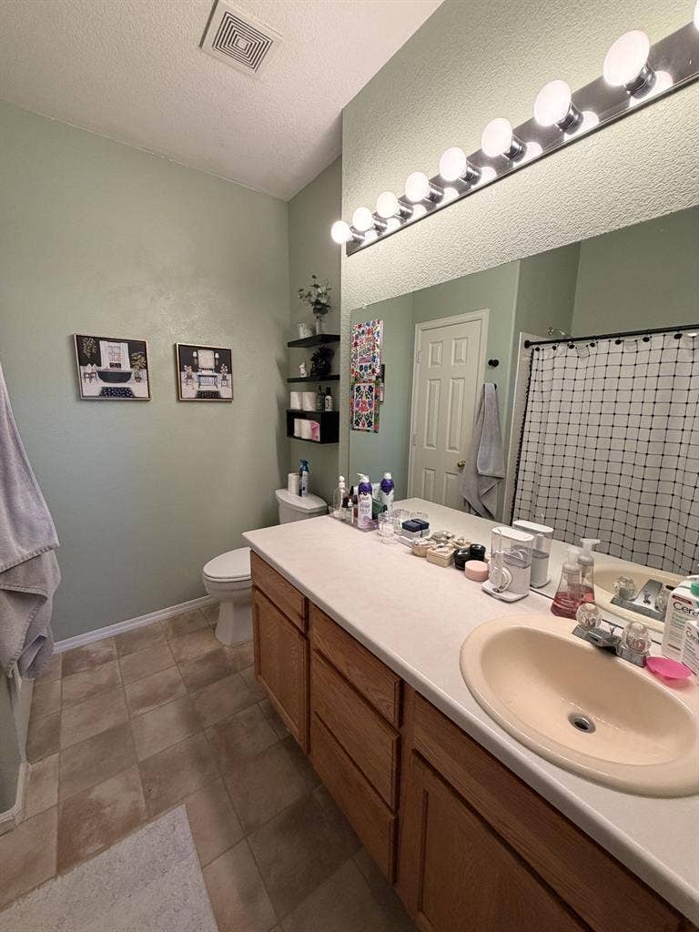 Private room and bathroom