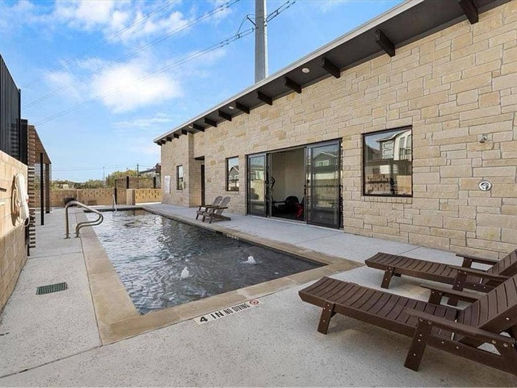 Room for rent in Lakeway available