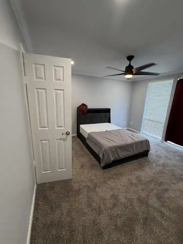 Room for rent (roommate)
