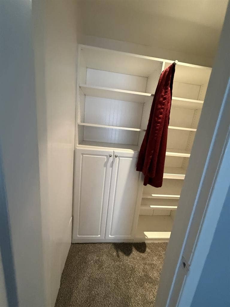 Room for rent (roommate)