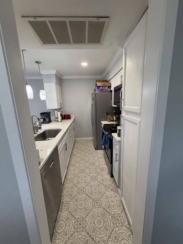 Room for rent (roommate)