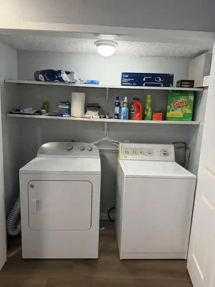 Room for rent (roommate)