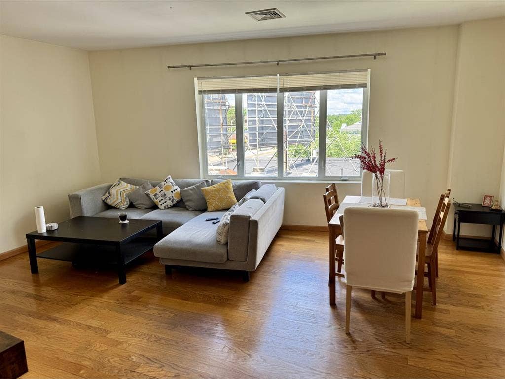 Room available in 2b 2b apartment