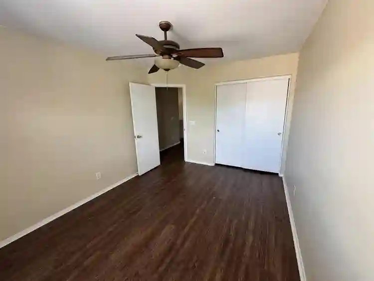 🏡 2 Rooms Available for Rent