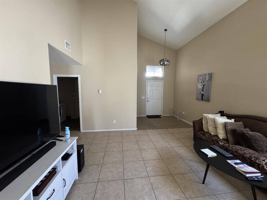 🏡 2 Rooms Available for Rent