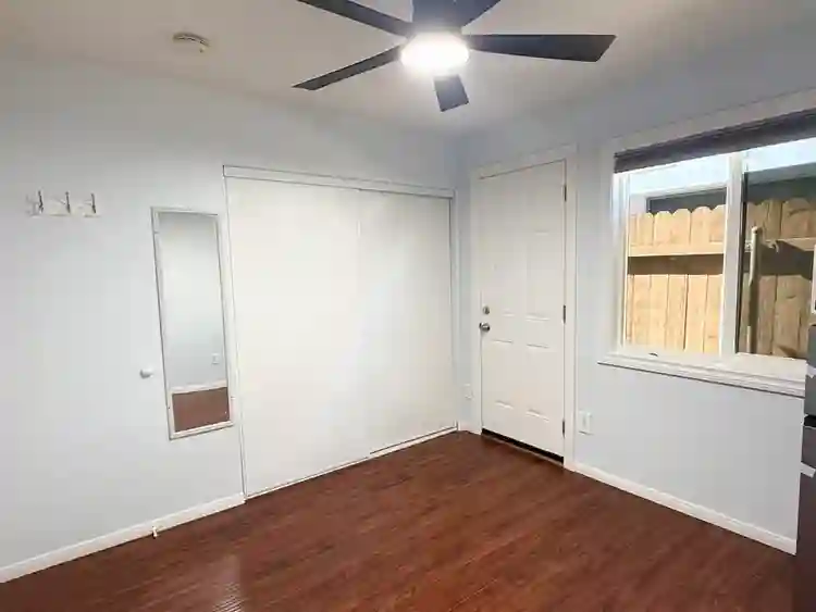 1 nice and clean bedroom available