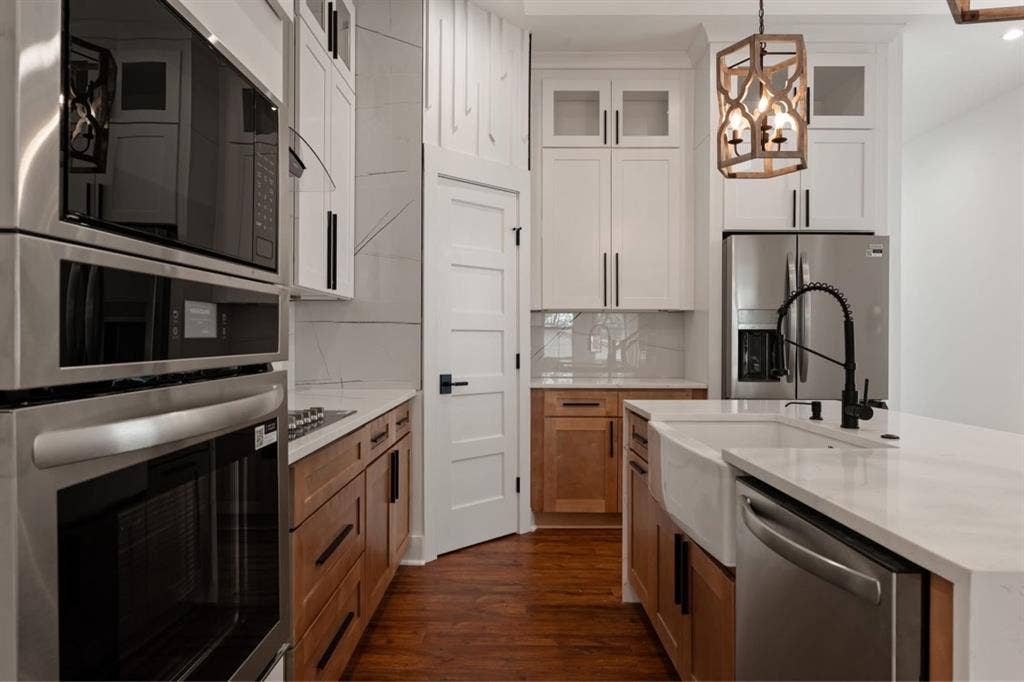Roomates needed 3min downtown