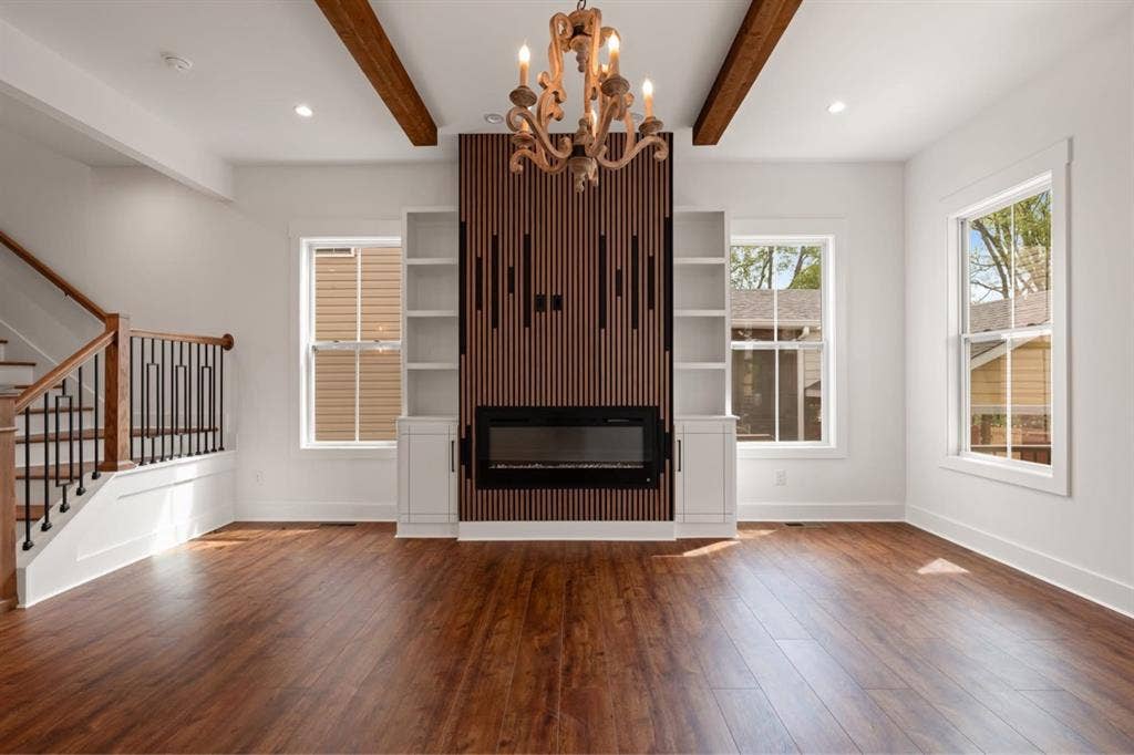 Roomates needed 3min downtown