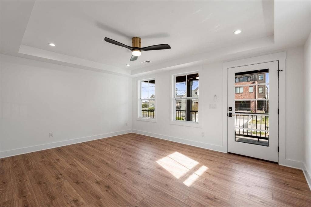 Roomates needed 3min downtown