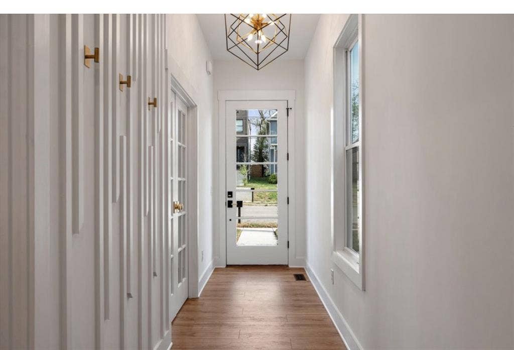 Roomates needed 3min downtown