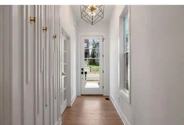 Roomates needed 3min downtown