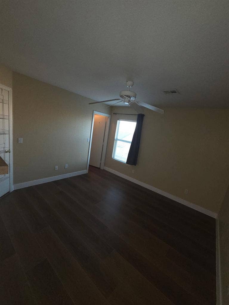 Private bedroom avail AUG 1