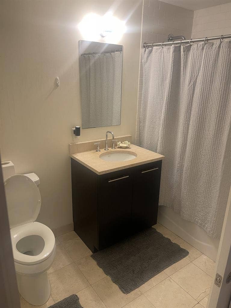 Luxury Condo Private Bedroom/Bath