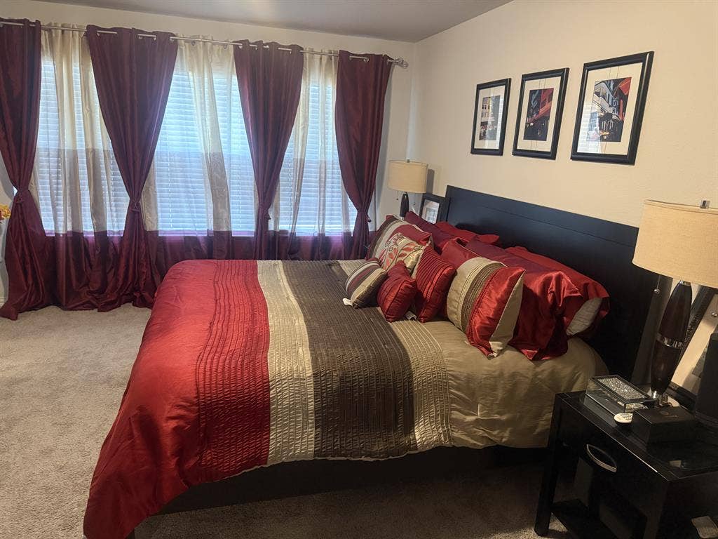 Beautiful Townhouse Master Suite