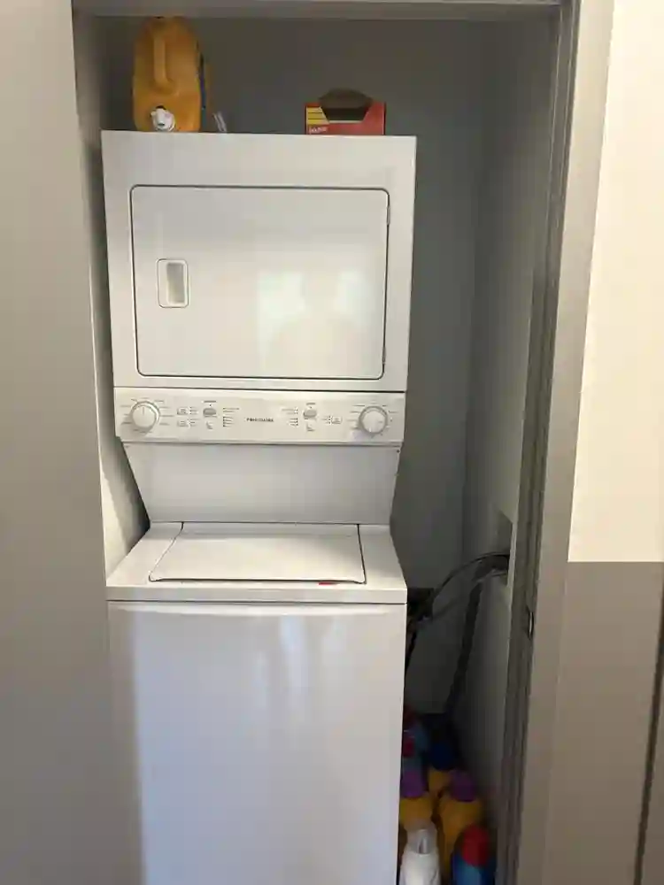 3 bedroom 2 bathroom, 700sq ft
