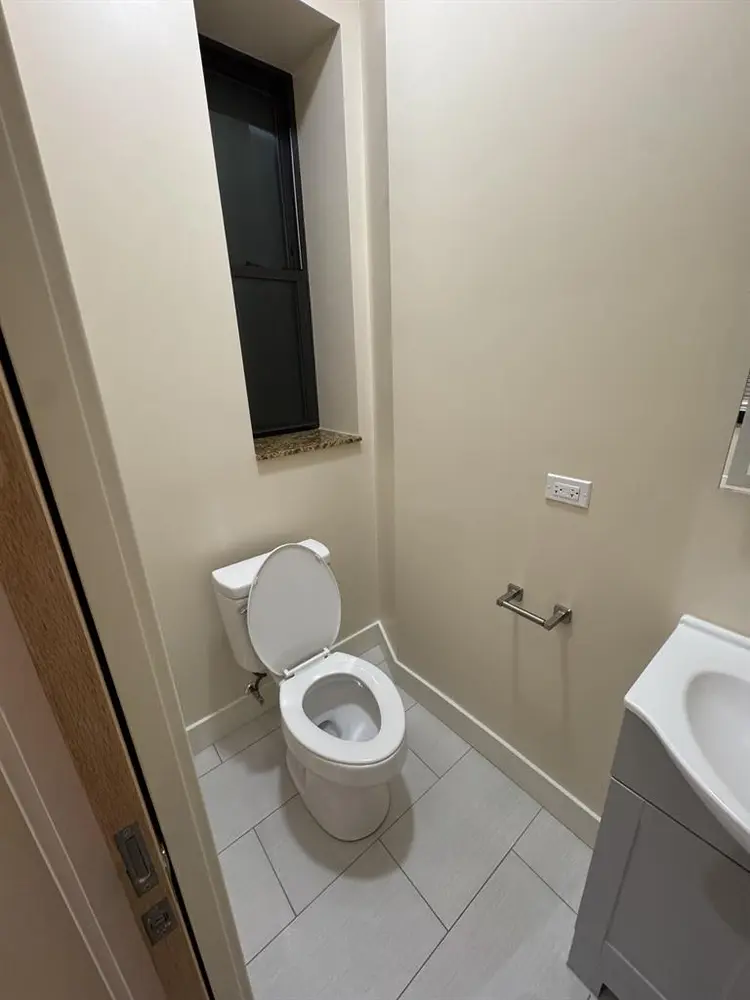 Roommate for Open Room Bridgeport