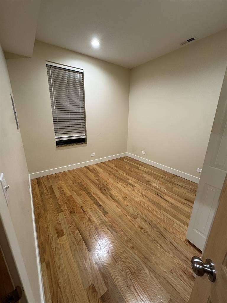 Roommate for Open Room Bridgeport