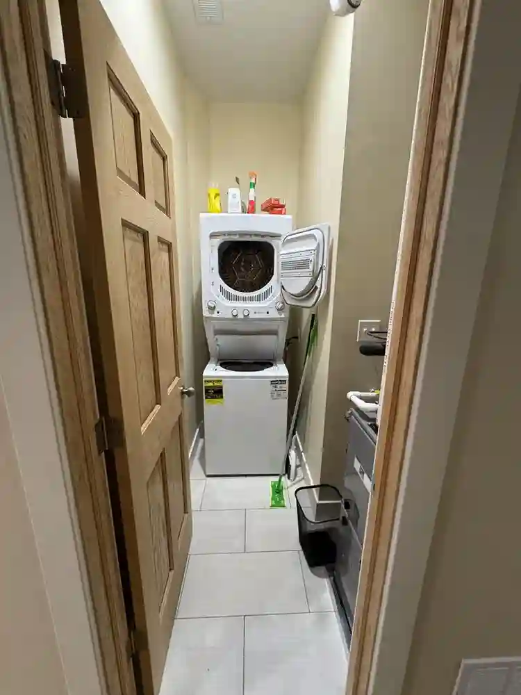Roommate for Open Room Bridgeport