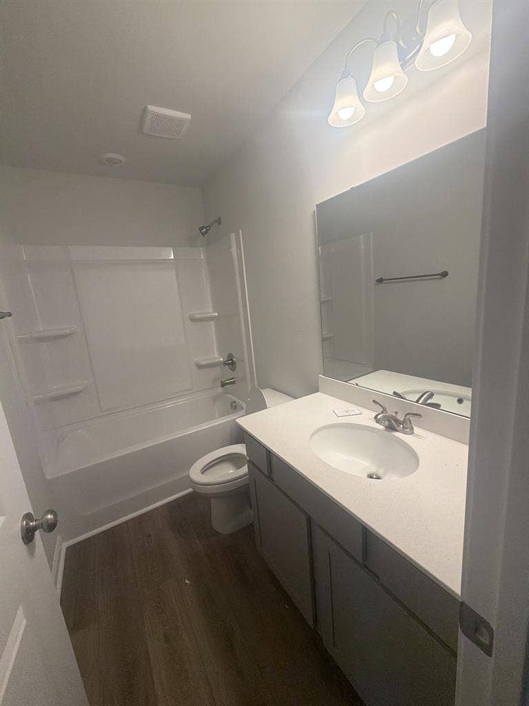 Searching for roommate!