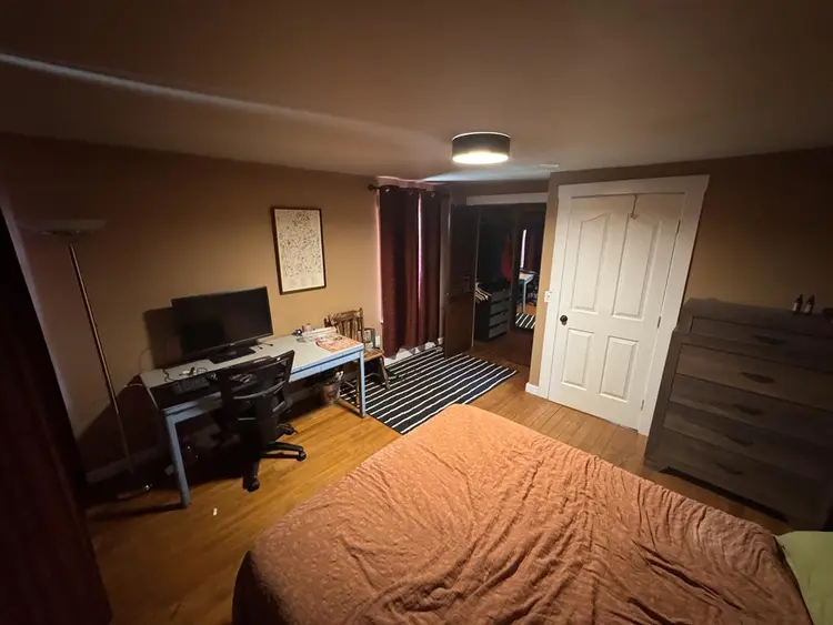 Master Bed Private Bath 1000