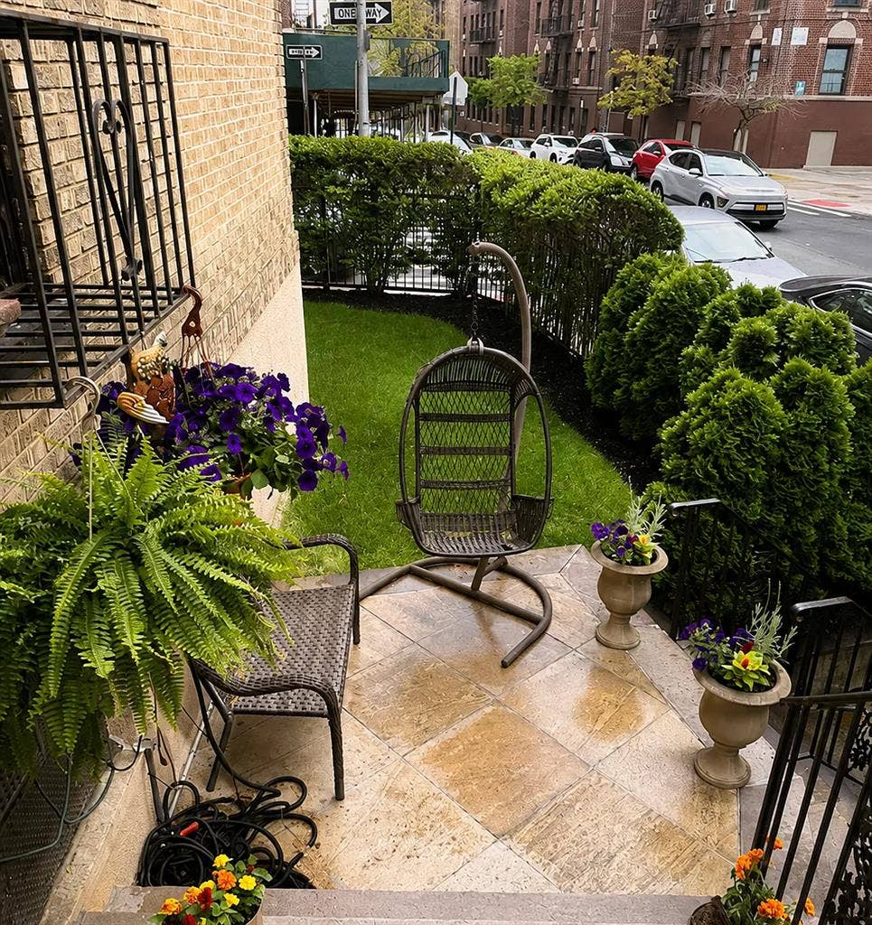 Luxury Pre-War Townhouse Bronx 5BR
