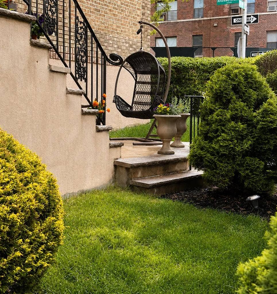Luxury Pre-War Townhouse Bronx 5BR
