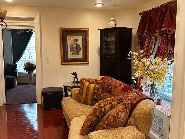 Luxury Pre-War Townhouse Bronx 5BR