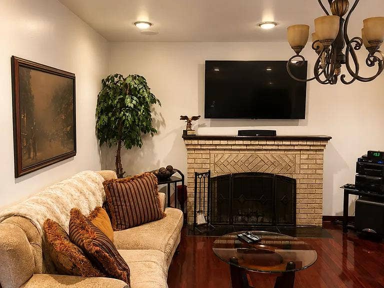 Luxury Pre-War Townhouse Bronx 5BR