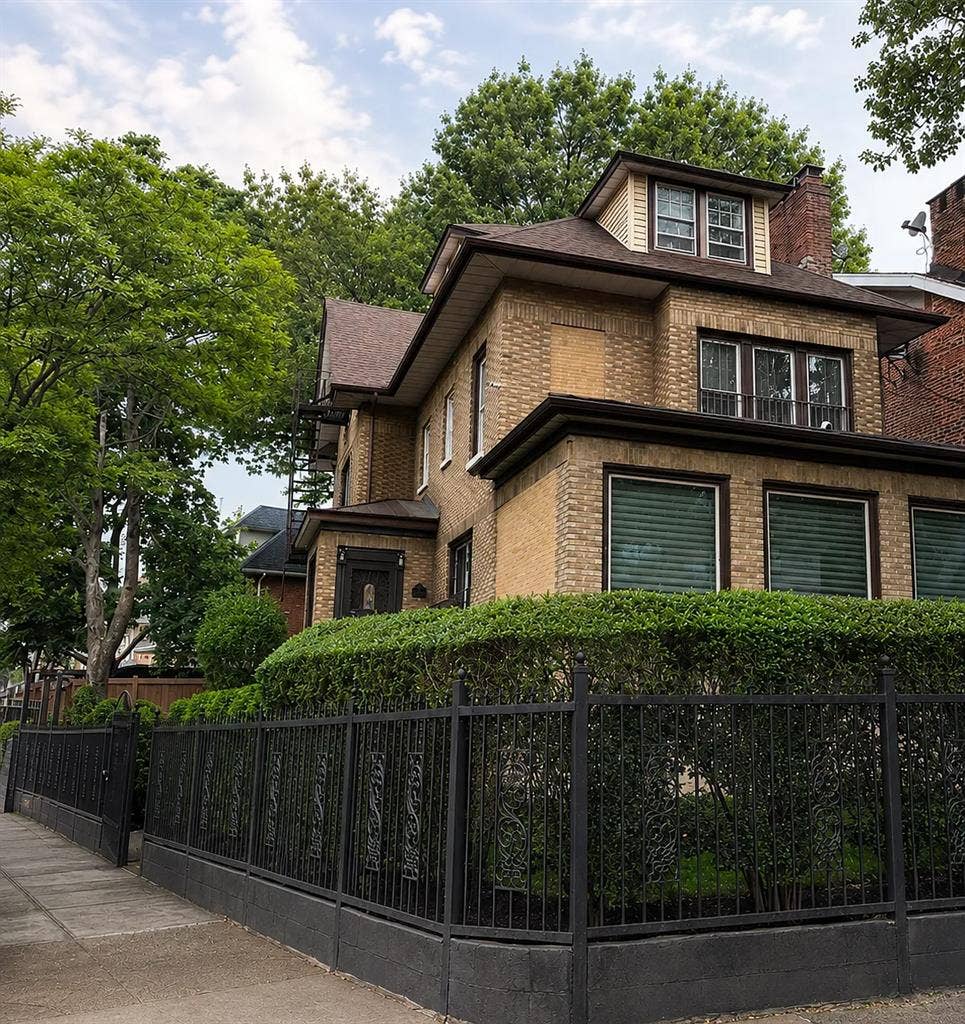 Luxury Pre-War Townhouse Bronx 5BR