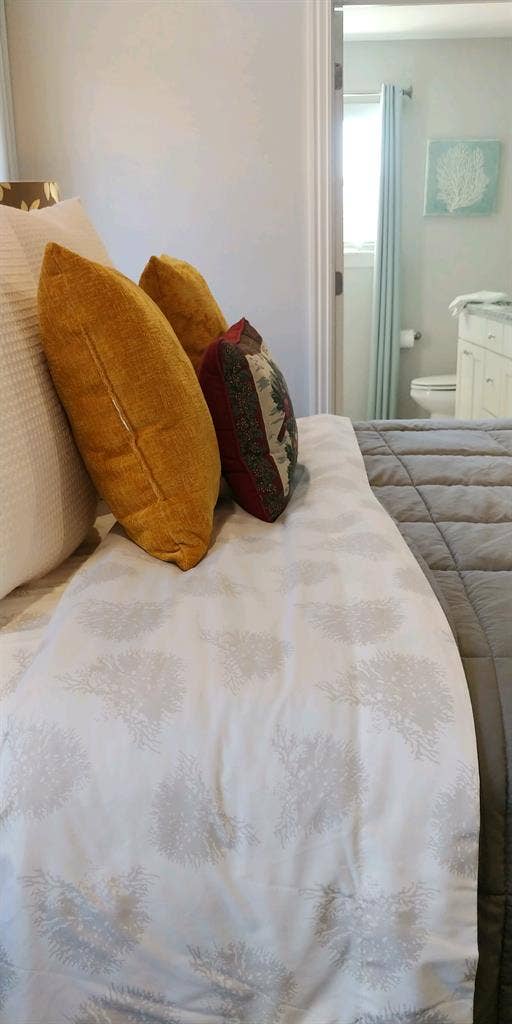 Charming, Furnished Room for Rent