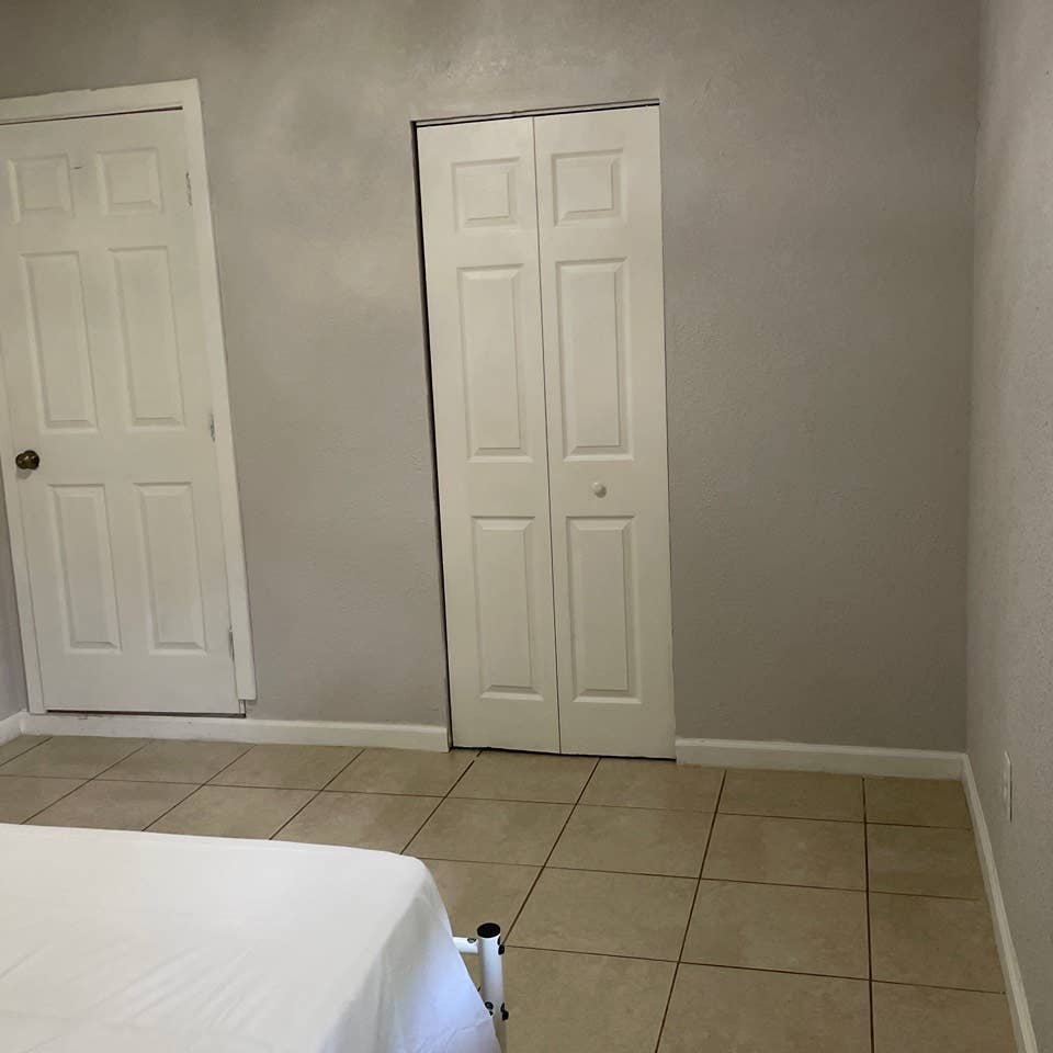 Looking for a roommate,
