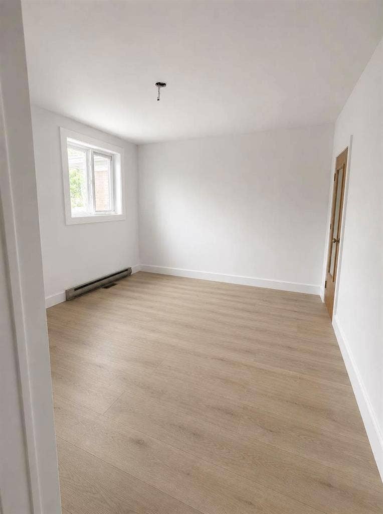 ROOMATTE NEEDED!!