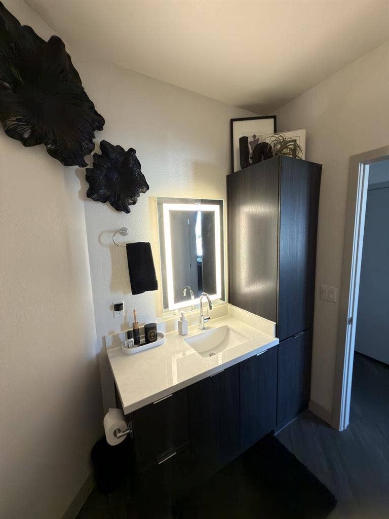 Luxury FURNISHED King Room & Bath