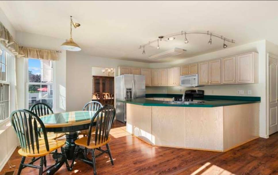 Fully Furnished w Utilities to rent