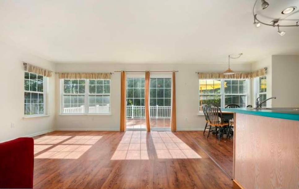 Fully Furnished w Utilities to rent