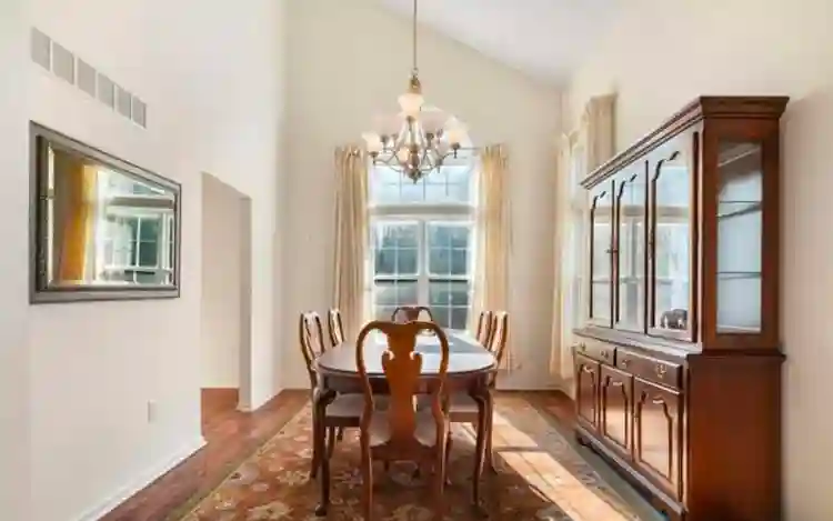 Fully Furnished w Utilities to rent