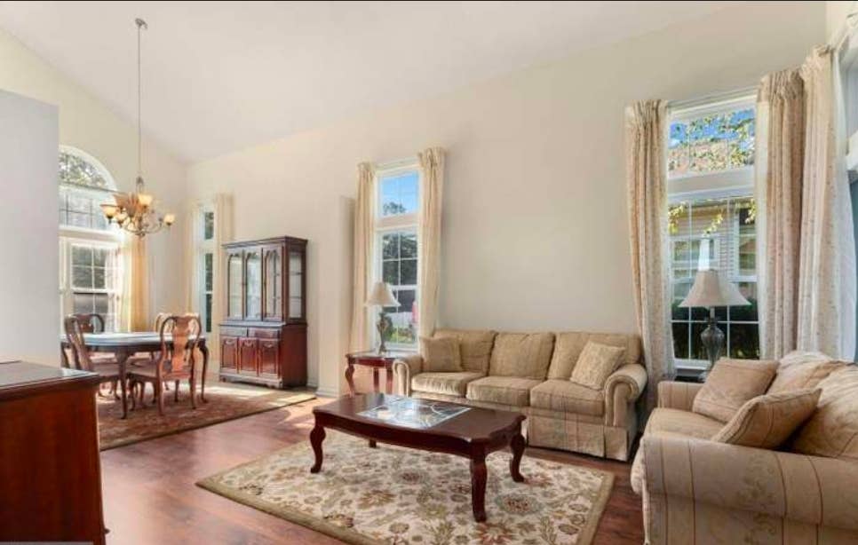 Fully Furnished w Utilities to rent