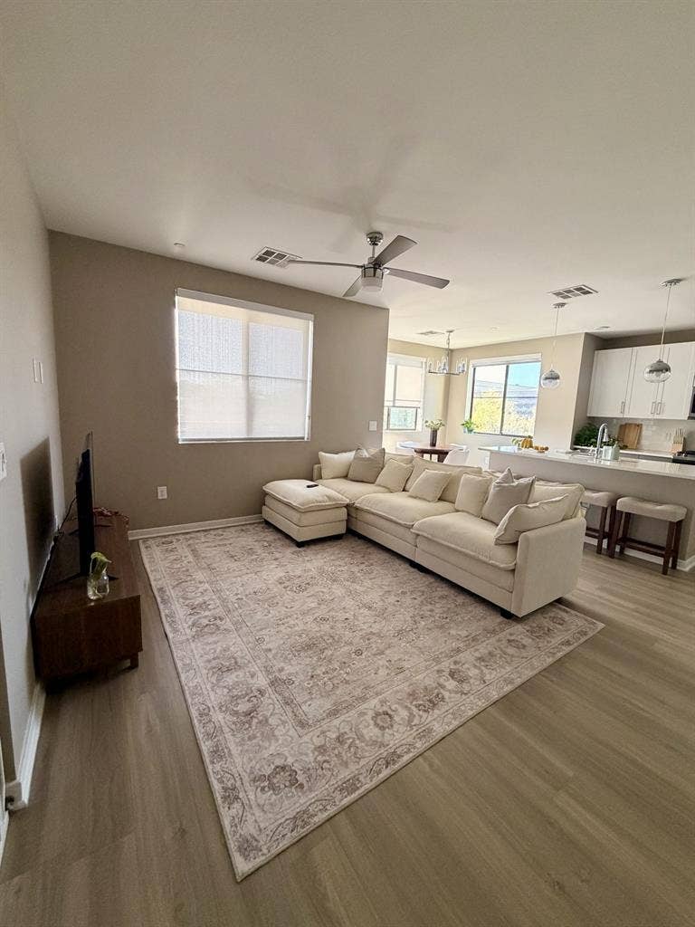 Female Roommate (north central Phx)