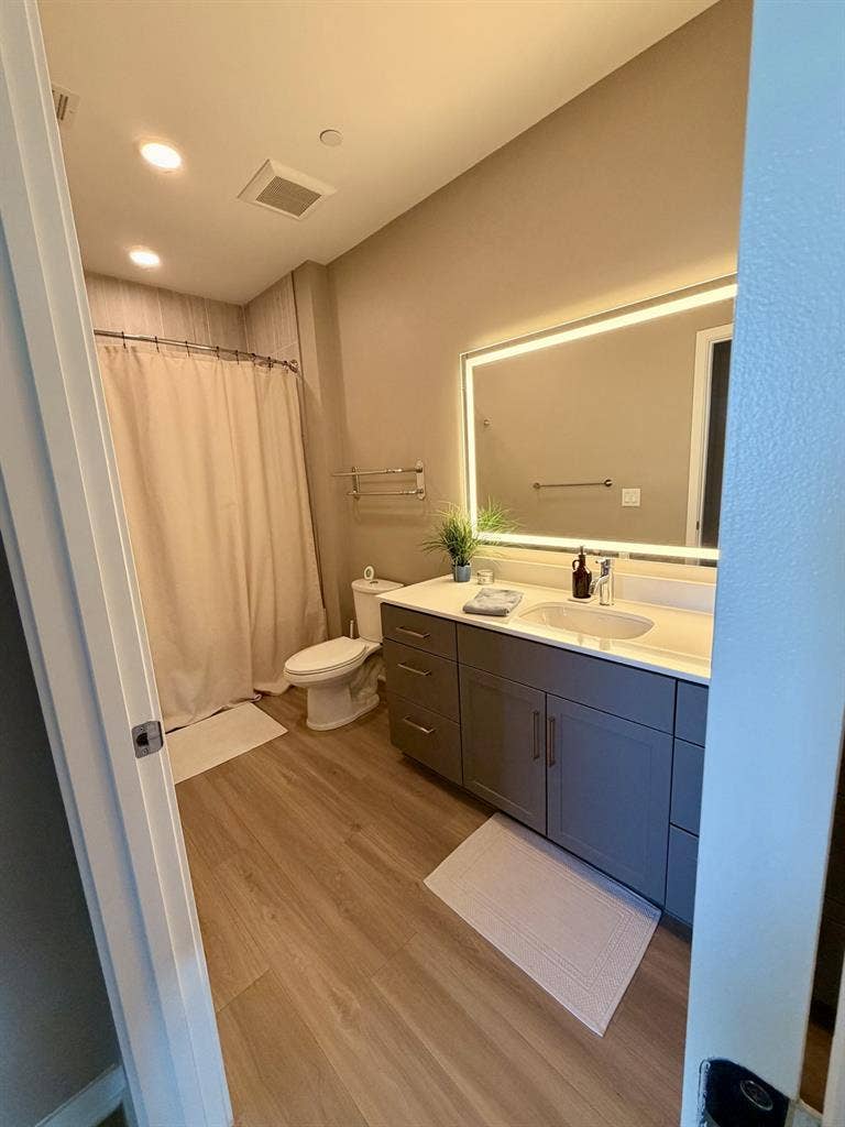 Female Roommate (north central Phx)