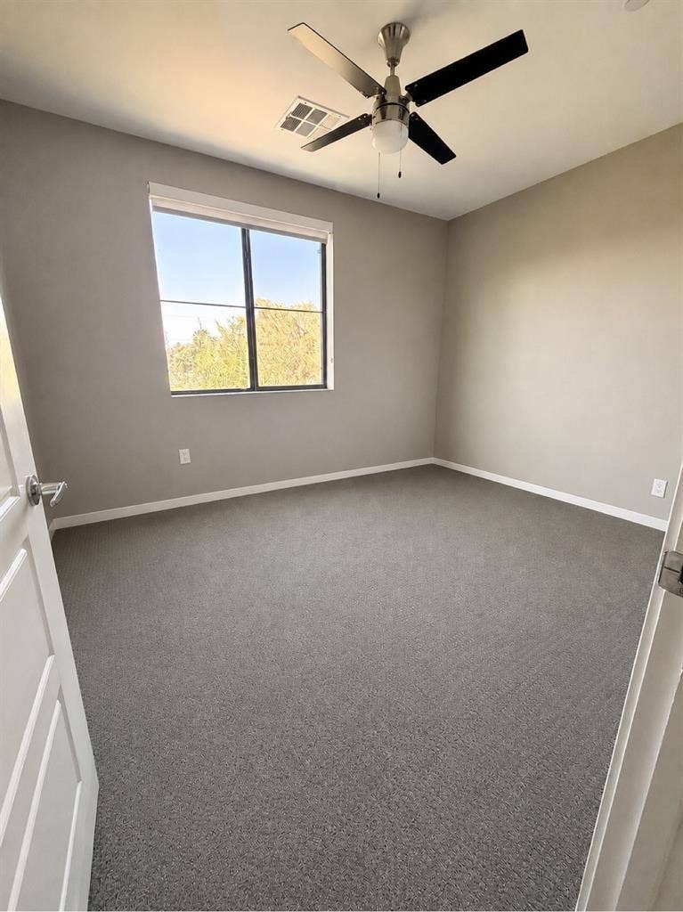 Female Roommate (north central Phx)