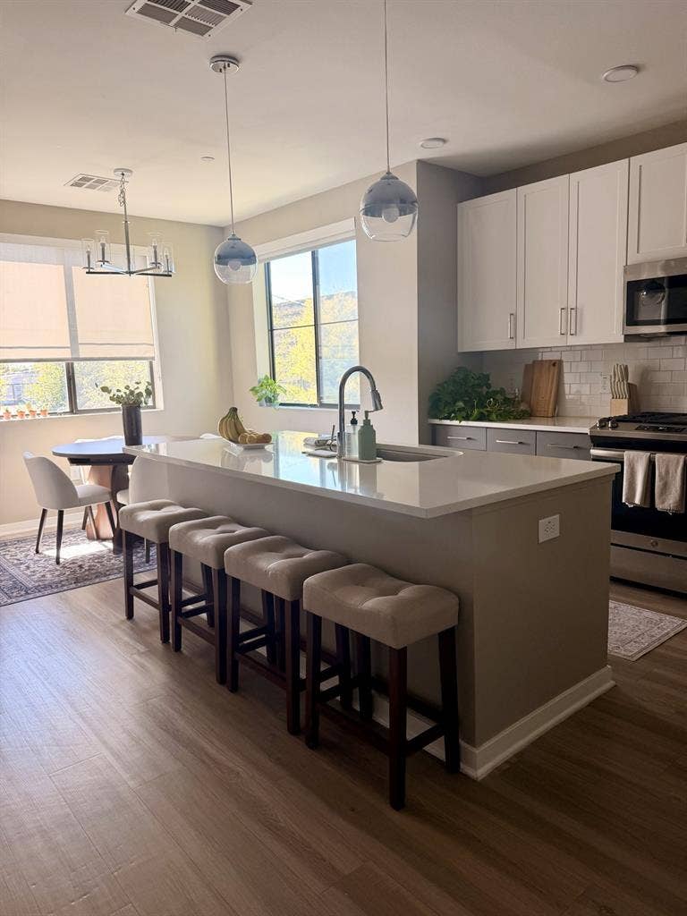 Female Roommate (north central Phx)