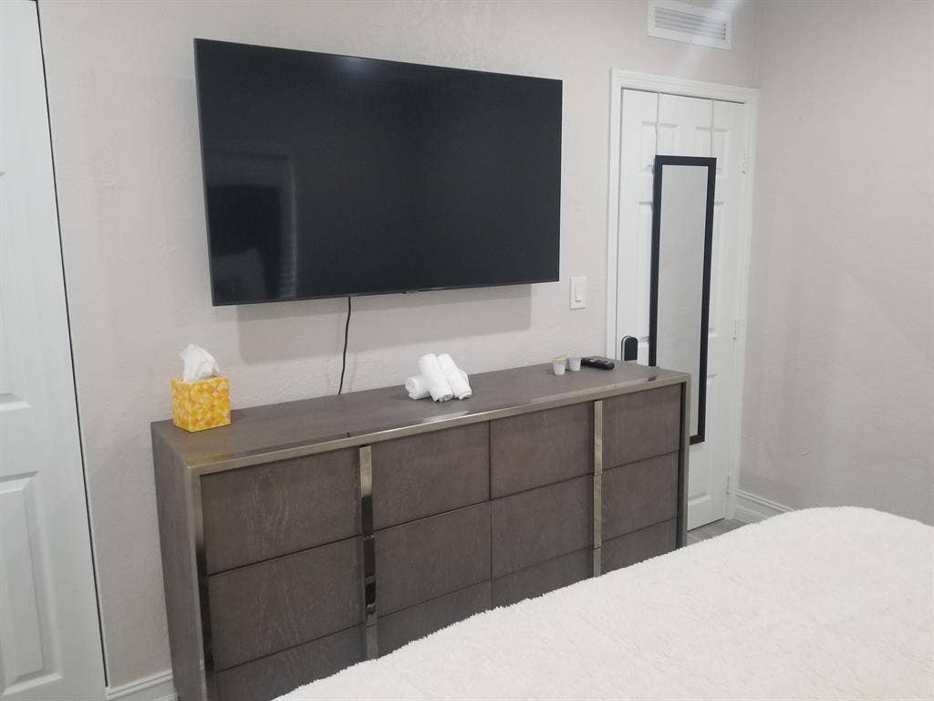 2 bedroom home near Wynwood