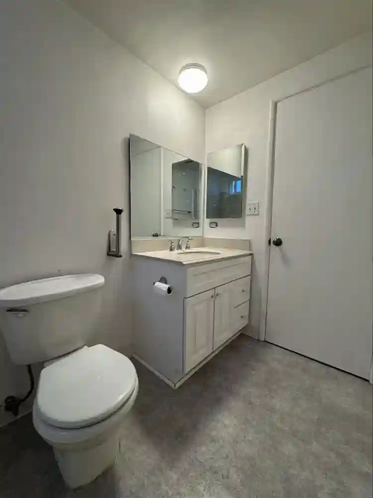 Looking for roommate