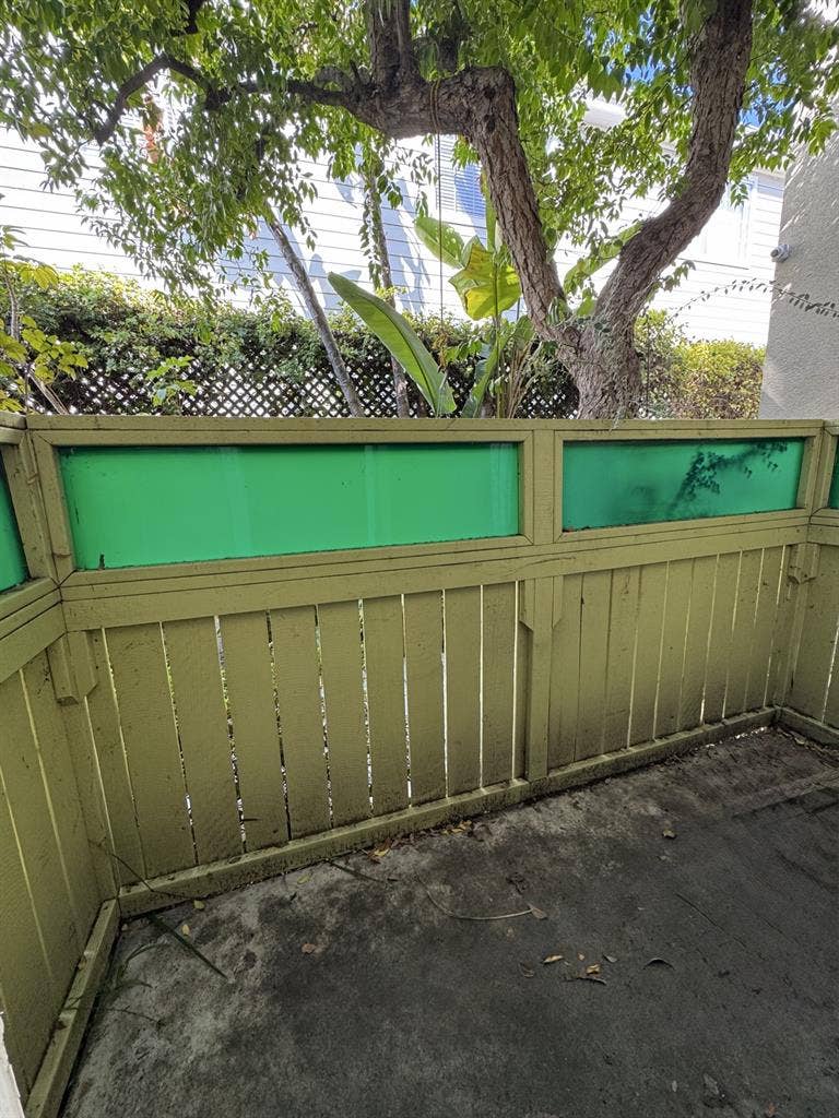 Looking for roommate