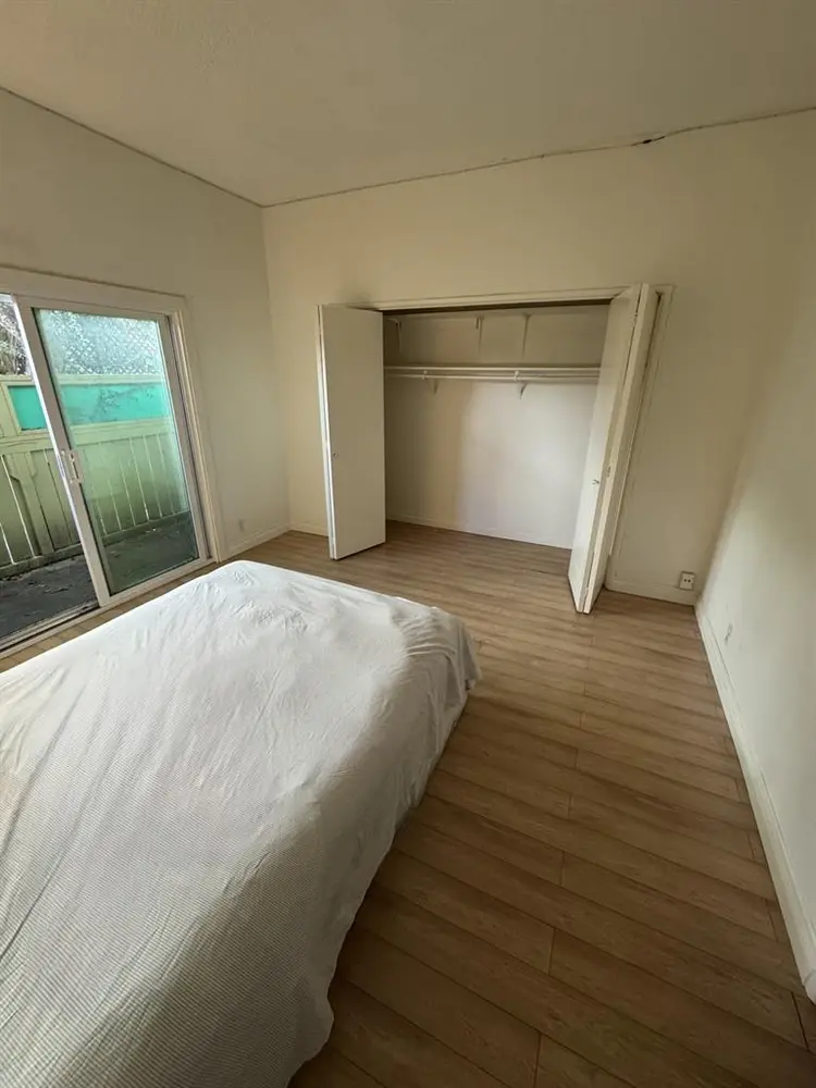 Looking for roommate