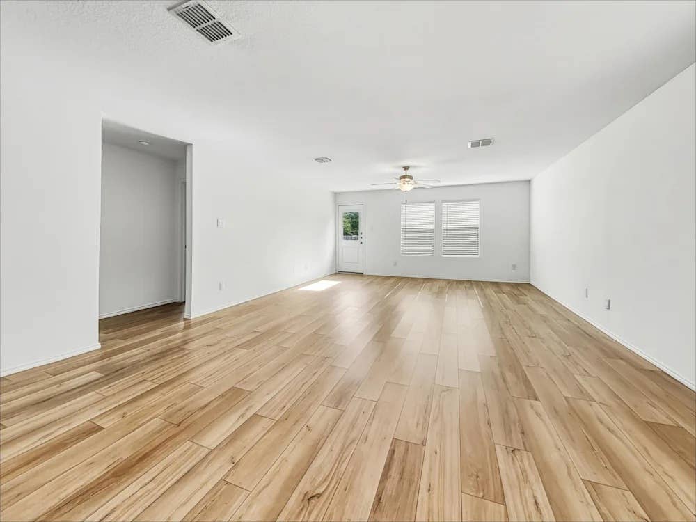 Roommates Needed